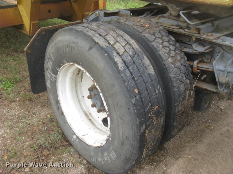 image for item DC2470 1989 International 2375 semi truck