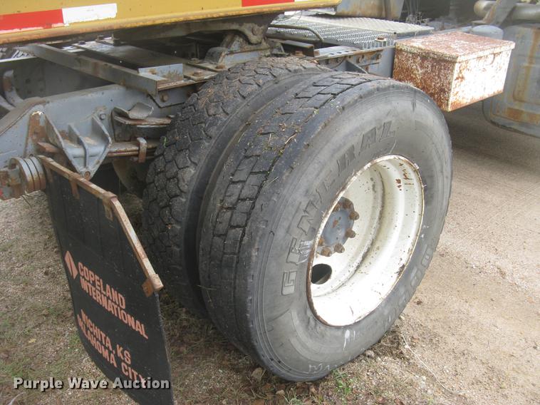 image for item DC2470 1989 International 2375 semi truck