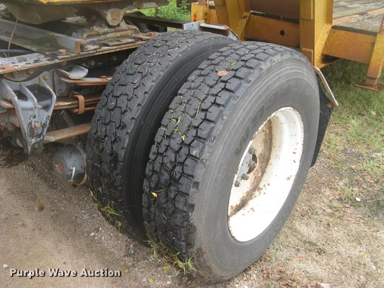 image for item DC2470 1989 International 2375 semi truck