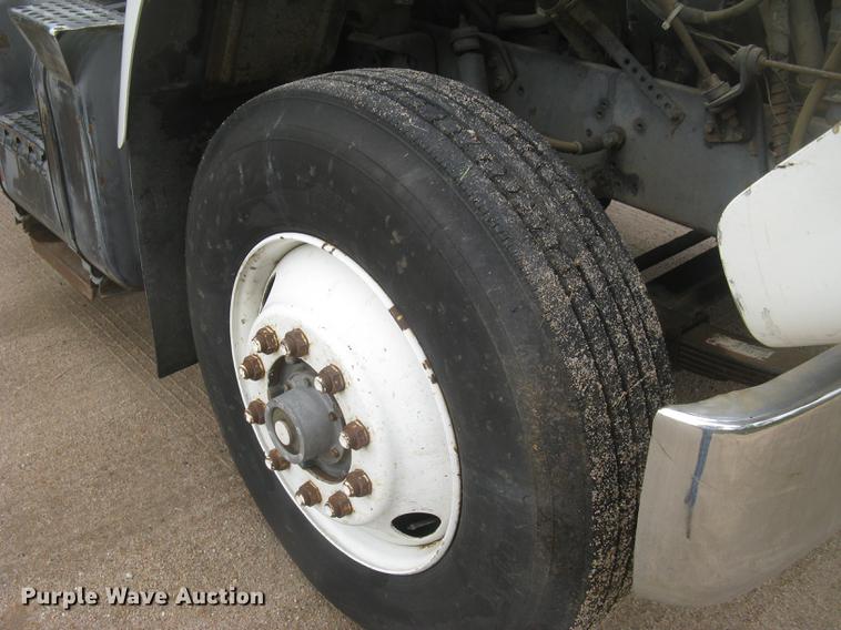 image for item DC2470 1989 International 2375 semi truck