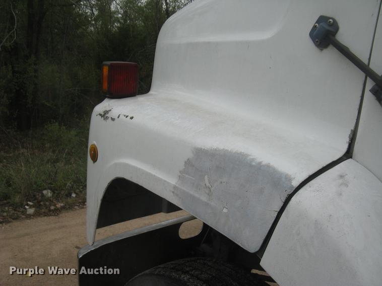 image for item DC2470 1989 International 2375 semi truck