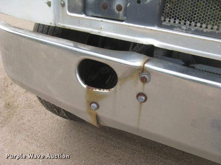 image for item DC2470 1989 International 2375 semi truck