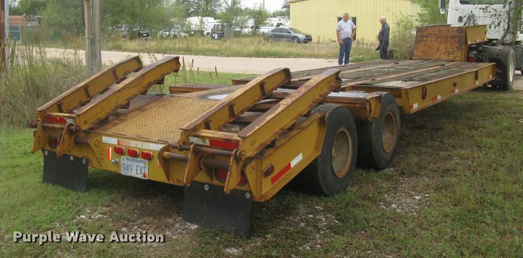 image for item DC2471 1982 Eager Beaver lowboy equipment trailer