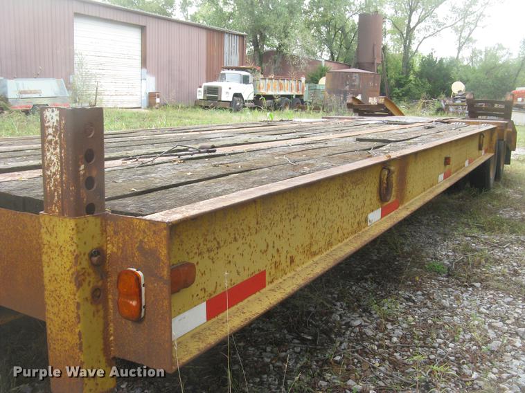 image for item DC2471 1982 Eager Beaver lowboy equipment trailer