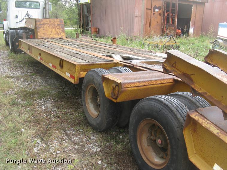 image for item DC2471 1982 Eager Beaver lowboy equipment trailer