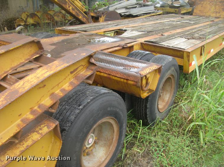 image for item DC2471 1982 Eager Beaver lowboy equipment trailer