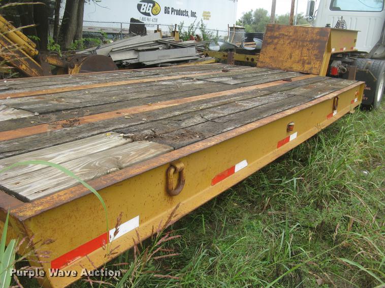 image for item DC2471 1982 Eager Beaver lowboy equipment trailer
