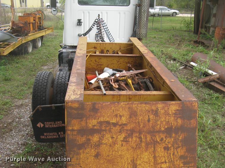 image for item DC2471 1982 Eager Beaver lowboy equipment trailer