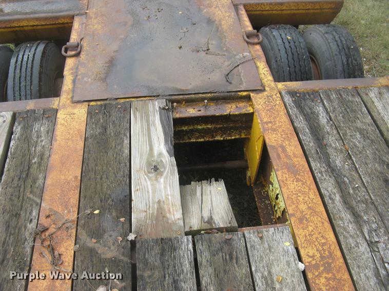 image for item DC2471 1982 Eager Beaver lowboy equipment trailer