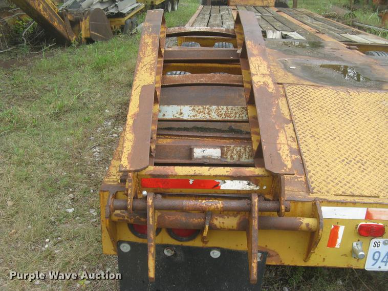 image for item DC2471 1982 Eager Beaver lowboy equipment trailer