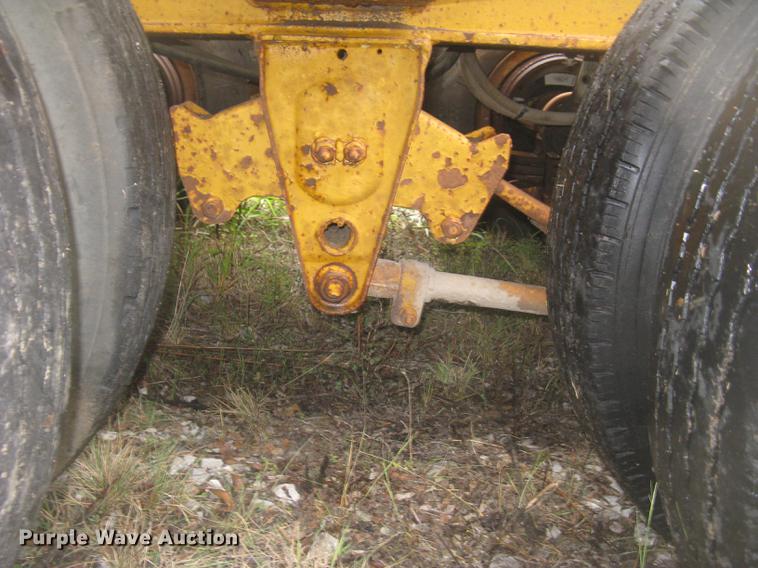 image for item DC2471 1982 Eager Beaver lowboy equipment trailer