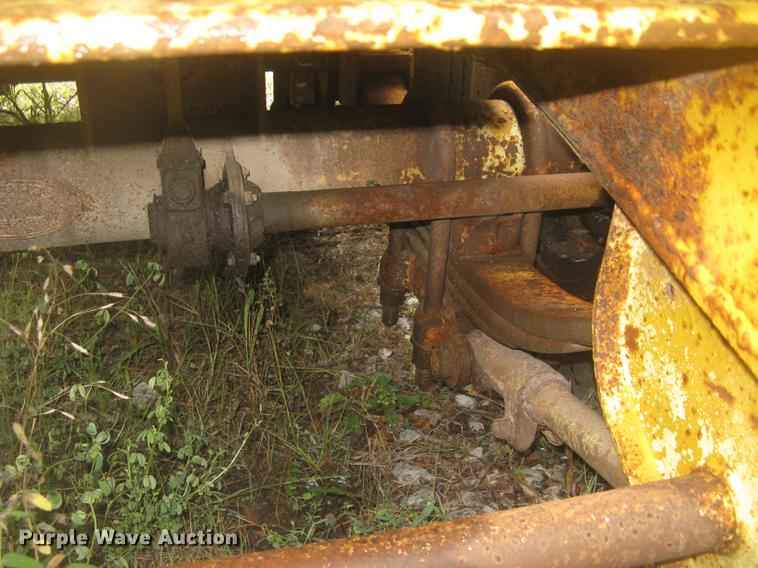 image for item DC2471 1982 Eager Beaver lowboy equipment trailer