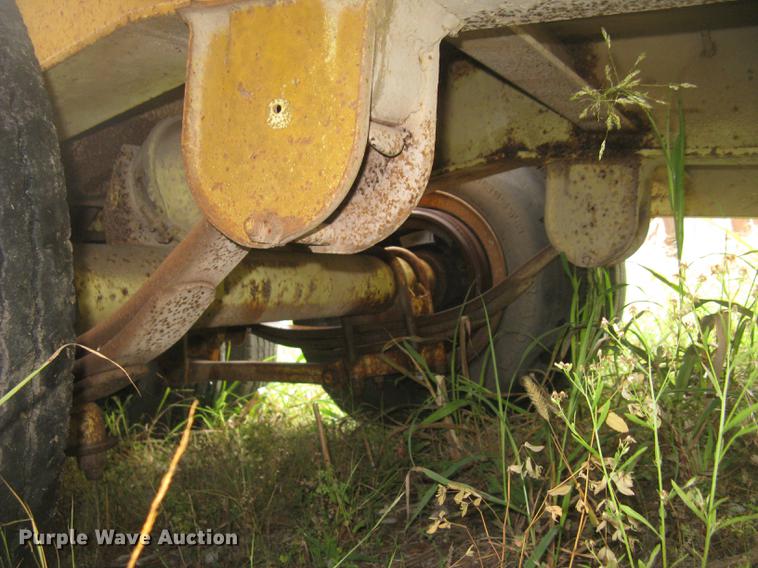 image for item DC2471 1982 Eager Beaver lowboy equipment trailer