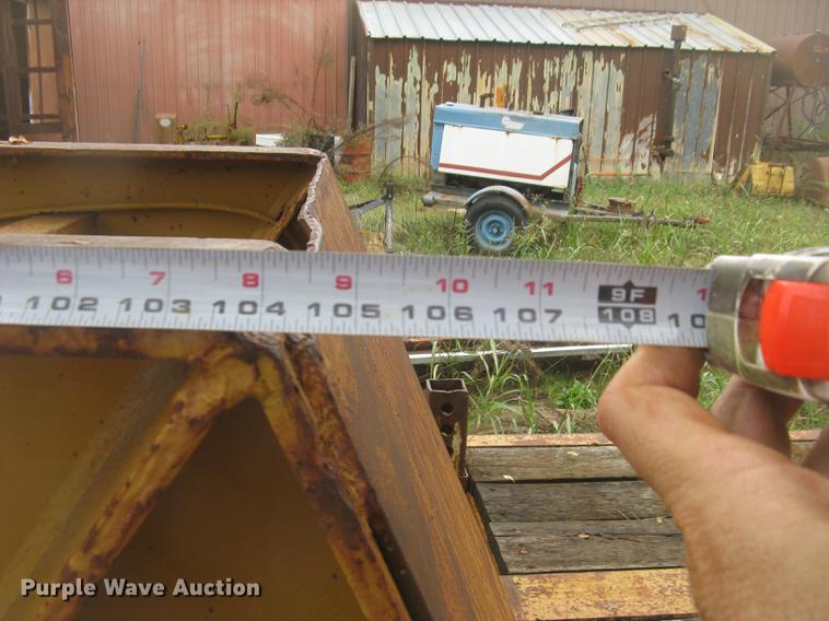 image for item DC2471 1982 Eager Beaver lowboy equipment trailer