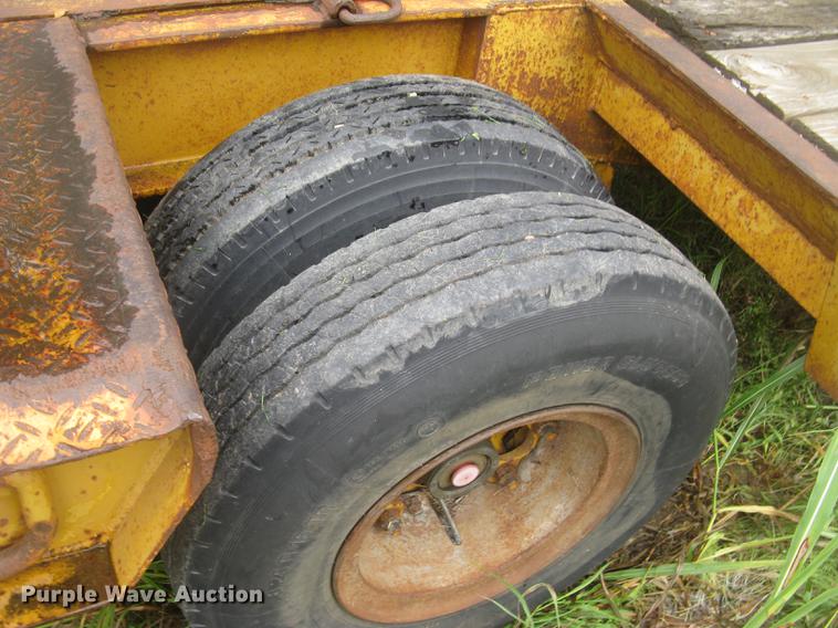 image for item DC2471 1982 Eager Beaver lowboy equipment trailer