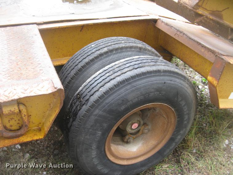 image for item DC2471 1982 Eager Beaver lowboy equipment trailer