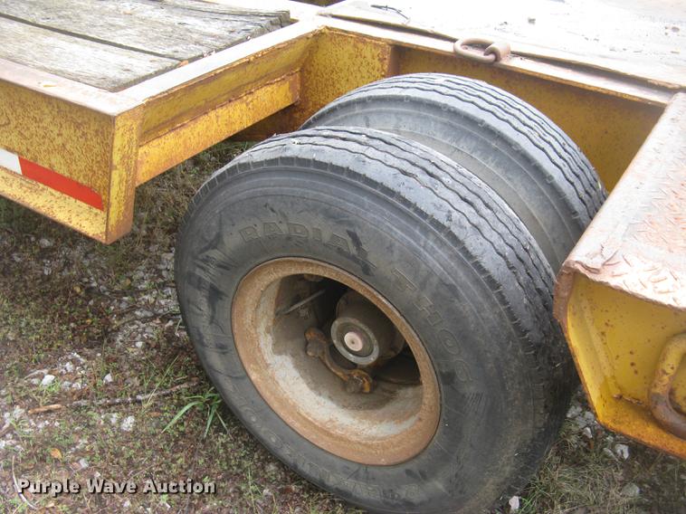 image for item DC2471 1982 Eager Beaver lowboy equipment trailer