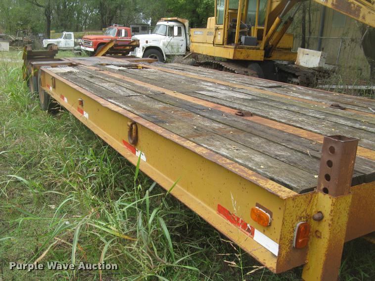image for item DC2471 1982 Eager Beaver lowboy equipment trailer