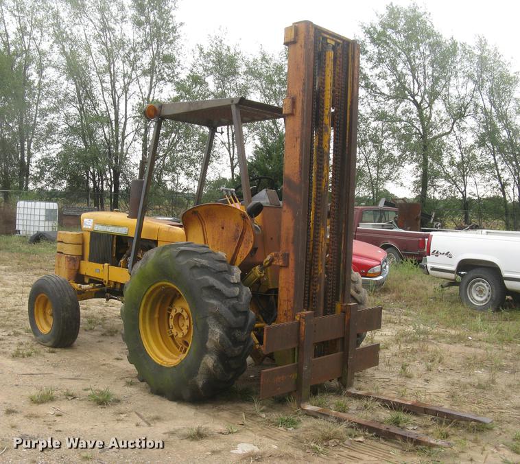 image for item DC2472 1975 John Deere 480B forklift