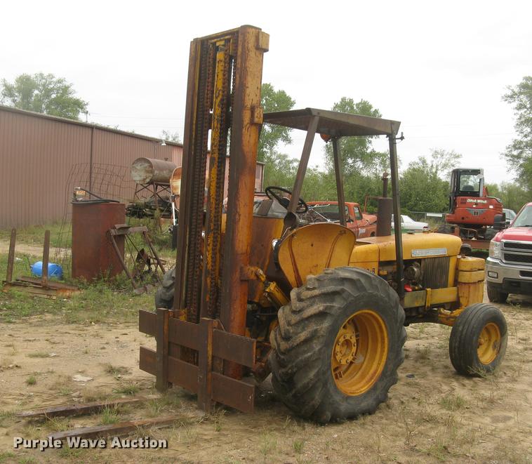 image for item DC2472 1975 John Deere 480B forklift