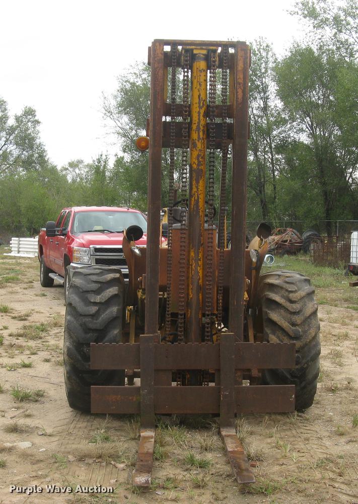 image for item DC2472 1975 John Deere 480B forklift