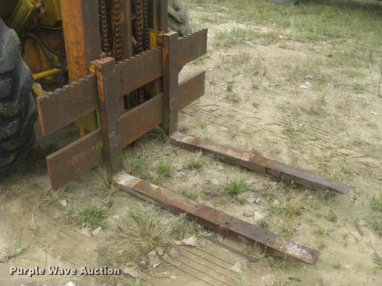 image for item DC2472 1975 John Deere 480B forklift