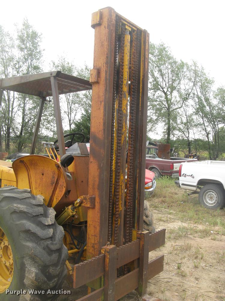 image for item DC2472 1975 John Deere 480B forklift