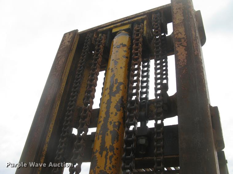 image for item DC2472 1975 John Deere 480B forklift