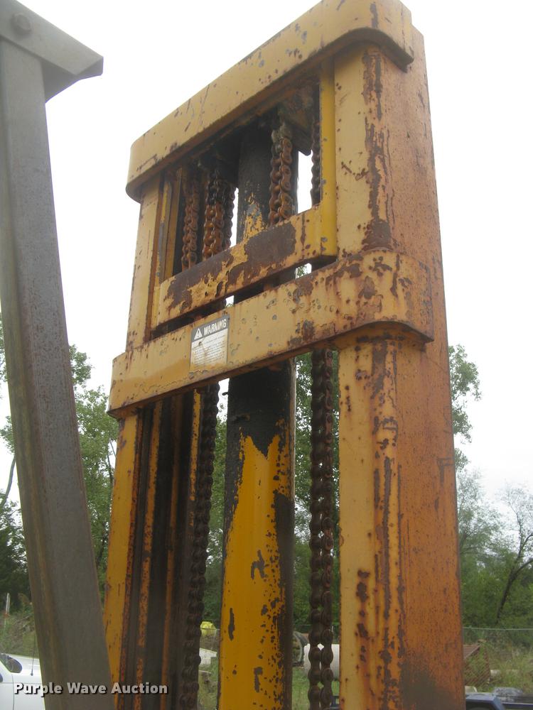 image for item DC2472 1975 John Deere 480B forklift