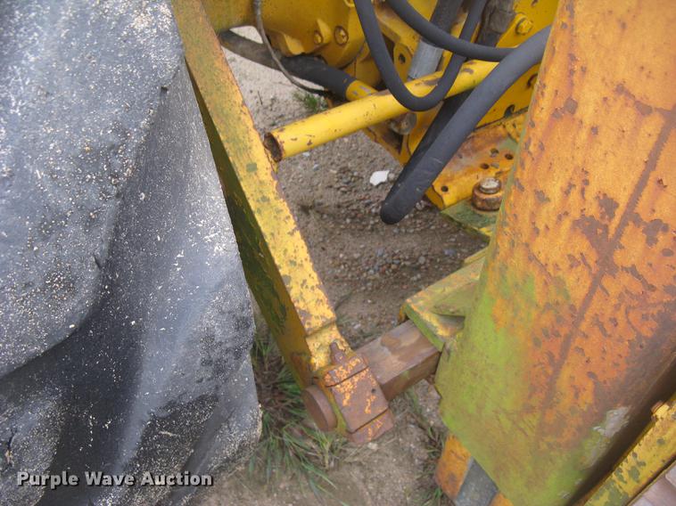 image for item DC2472 1975 John Deere 480B forklift