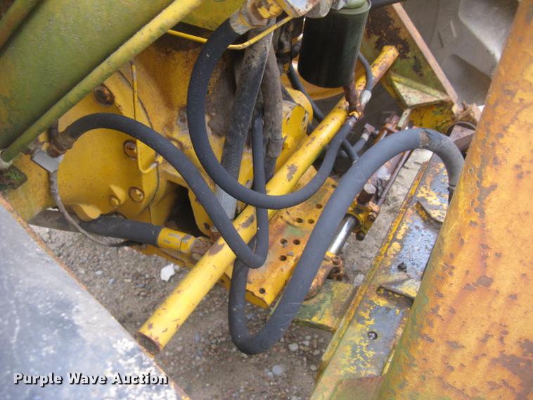 image for item DC2472 1975 John Deere 480B forklift