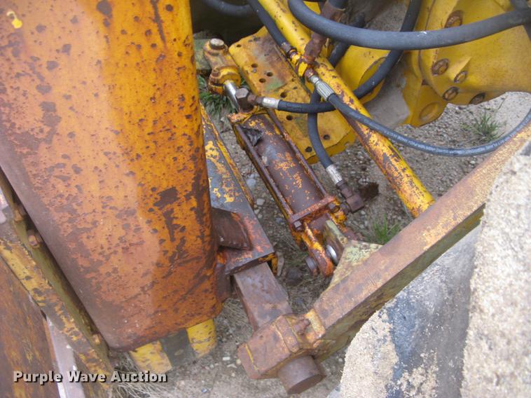 image for item DC2472 1975 John Deere 480B forklift