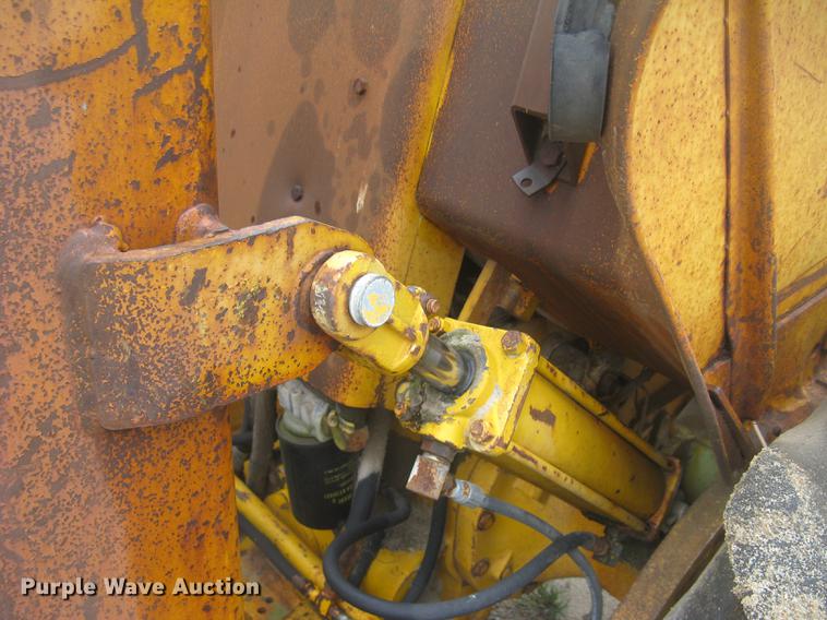 image for item DC2472 1975 John Deere 480B forklift