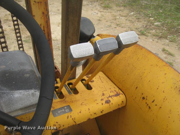 image for item DC2472 1975 John Deere 480B forklift