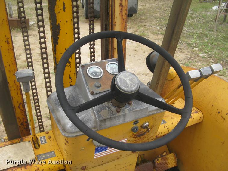 image for item DC2472 1975 John Deere 480B forklift