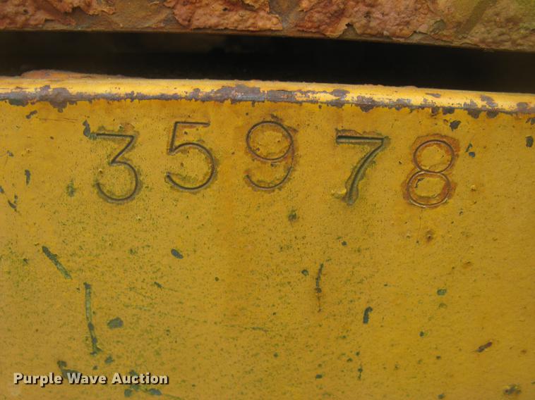 image for item DC2472 1975 John Deere 480B forklift