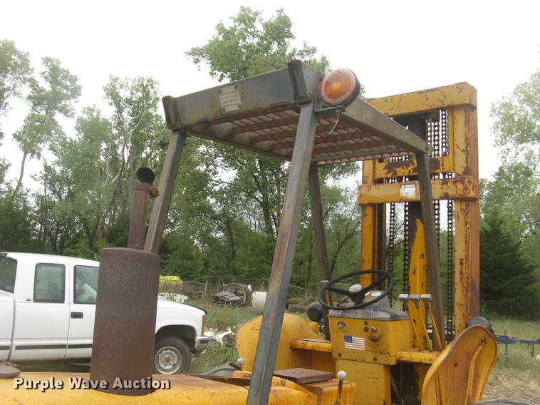 image for item DC2472 1975 John Deere 480B forklift