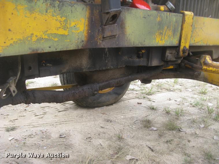 image for item DC2472 1975 John Deere 480B forklift