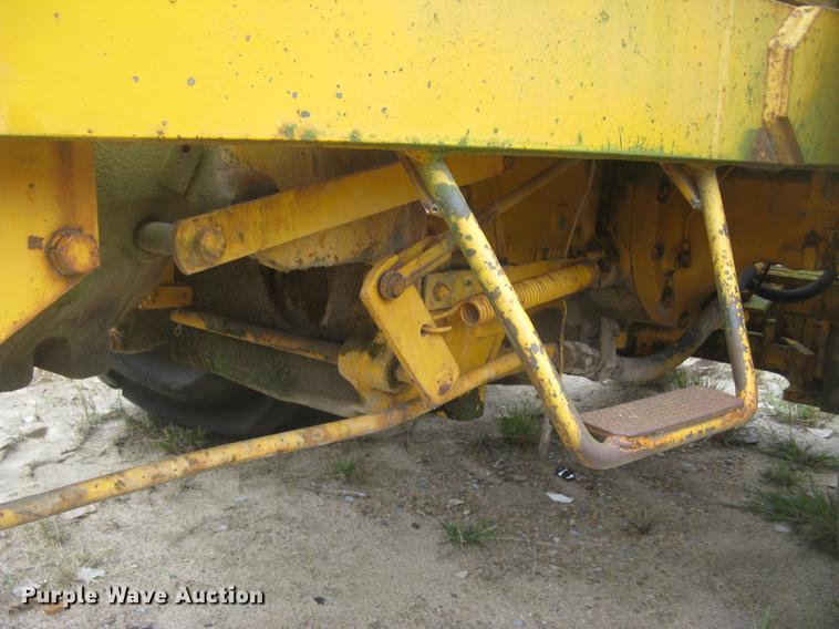 image for item DC2472 1975 John Deere 480B forklift