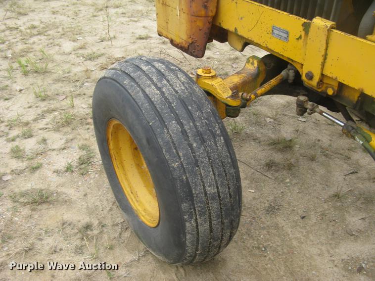 image for item DC2472 1975 John Deere 480B forklift