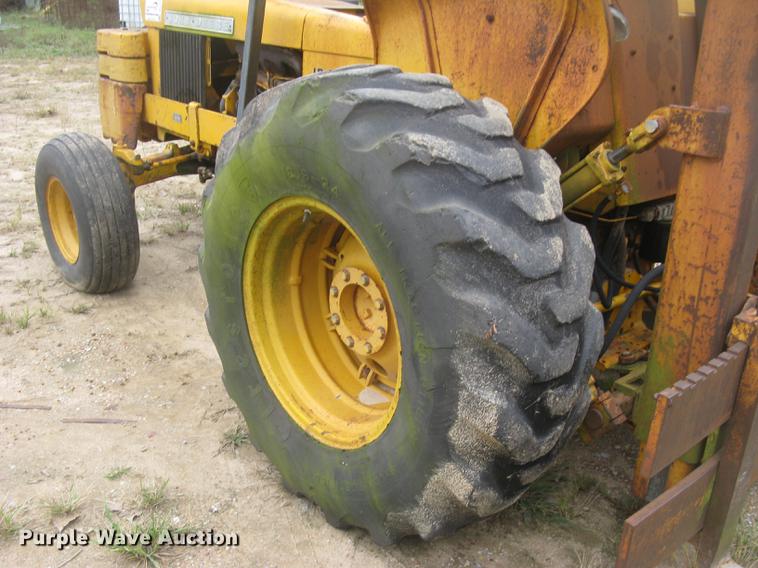 image for item DC2472 1975 John Deere 480B forklift