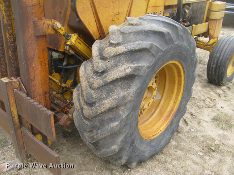 image for item DC2472 1975 John Deere 480B forklift