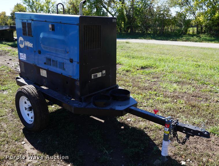 image for item DC5257 Miller Big Blue 400D welder/generator