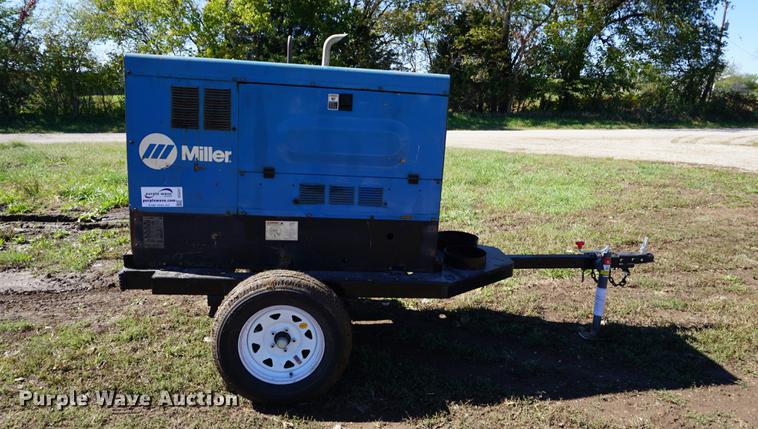 image for item DC5257 Miller Big Blue 400D welder/generator