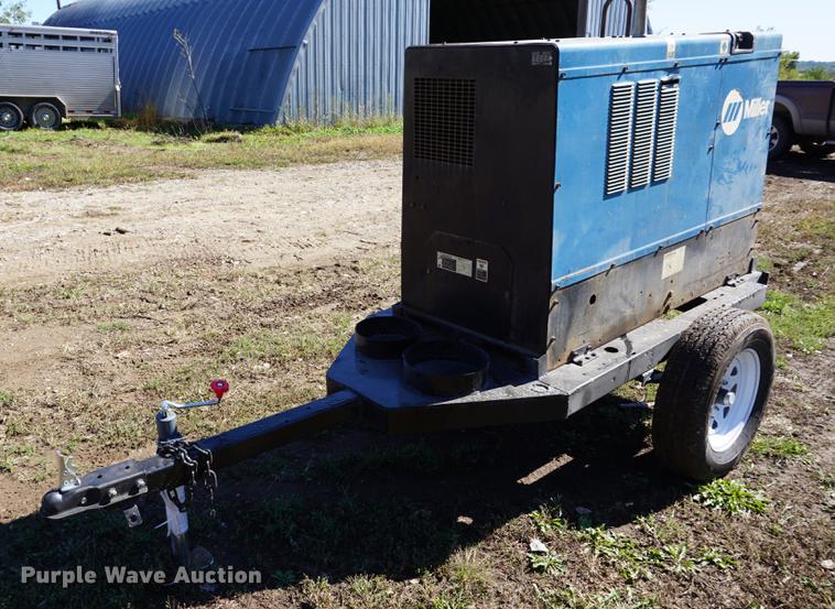 image for item DC5257 Miller Big Blue 400D welder/generator