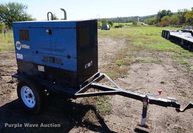 image for item DC5258 Miller Big Blue 400D welder/generator