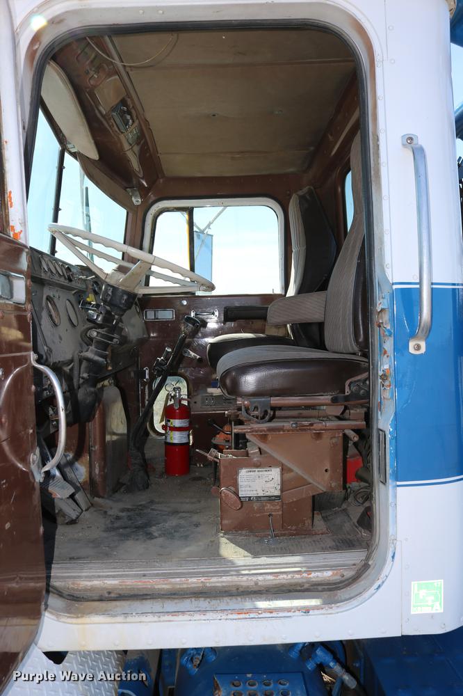 image for item DD0020 1978 International F5070 tow truck