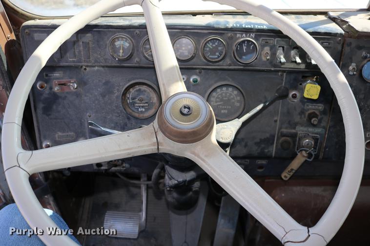 image for item DD0020 1978 International F5070 tow truck