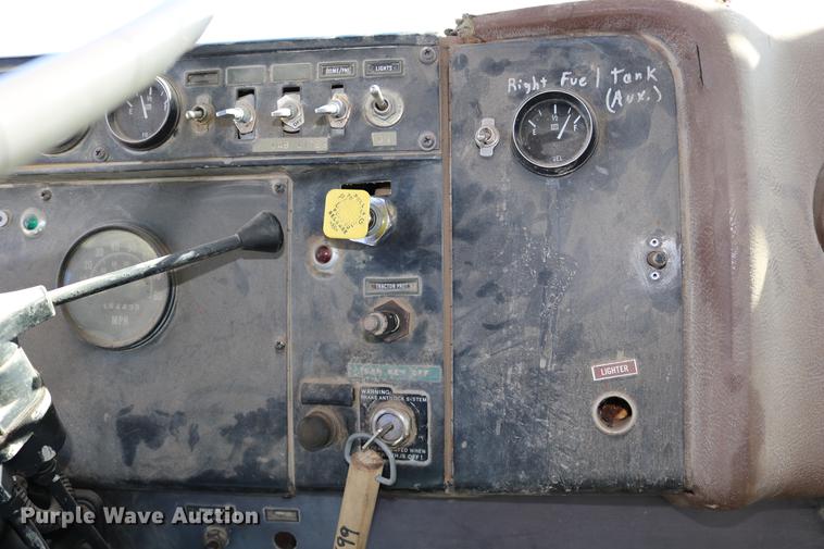 image for item DD0020 1978 International F5070 tow truck