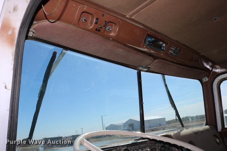 image for item DD0020 1978 International F5070 tow truck